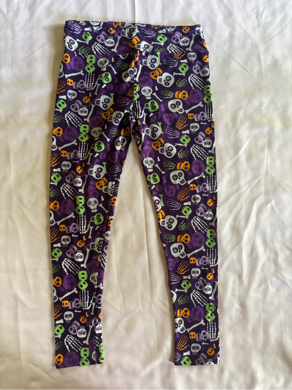 LuLaRoe Purple Skull & Bones Leggings TC